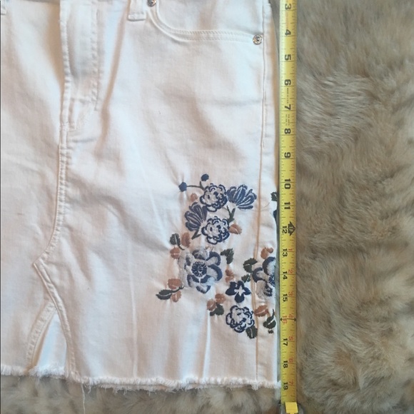 Seven7-White Embroidered Stretch Jean Skirt - Picture 5 of 5